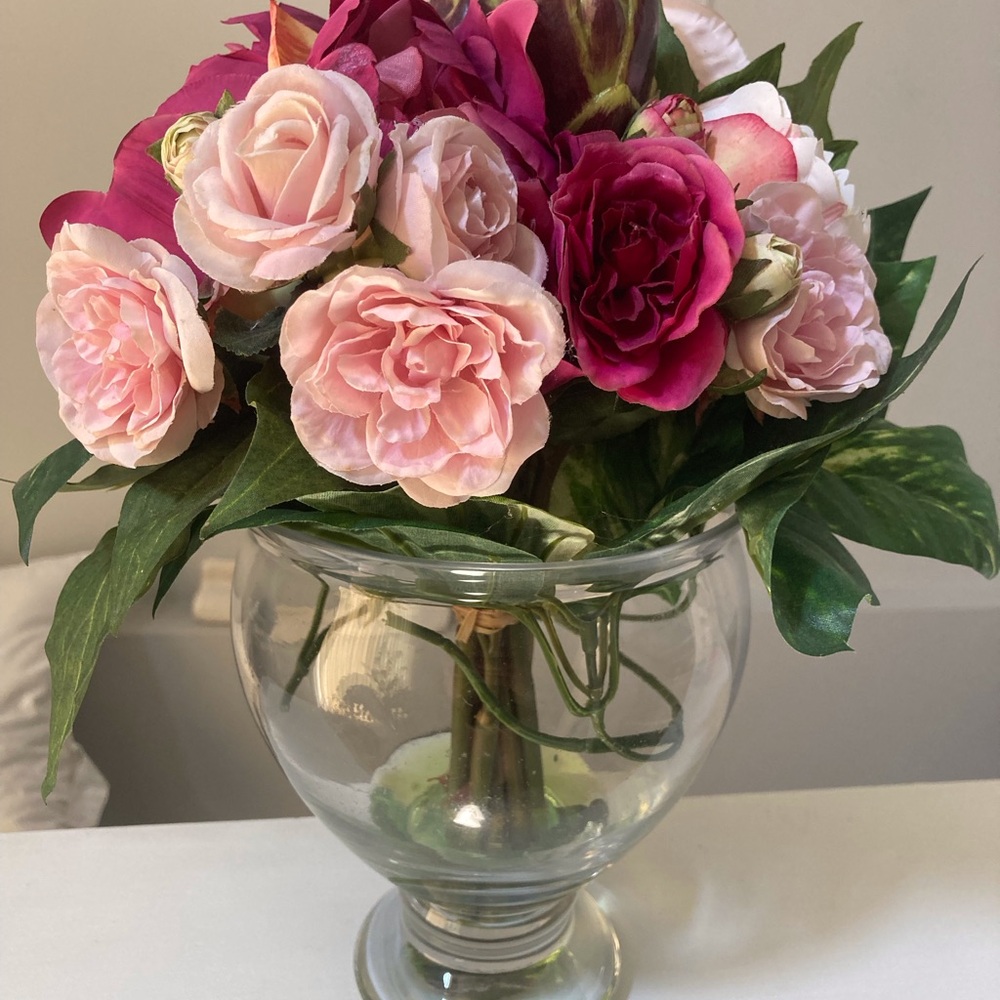 Elegant Pink Spring Floral Arrangement in Glass Vase